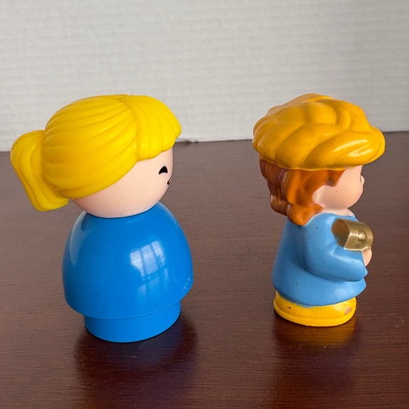 4 Sets for $20 - Two Fisher Price Little People Replacement Pieces Girl Wiseman - Picture 4 of 6